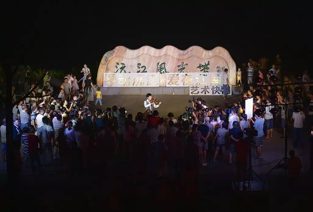 耳朵會懷孕，與藝術快閃的完美場遇